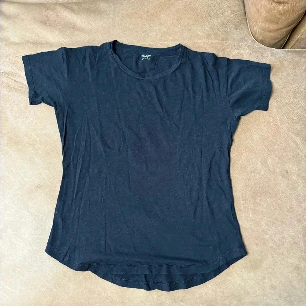 Madewell Black Basic Tee Size Small - Tiny Hole